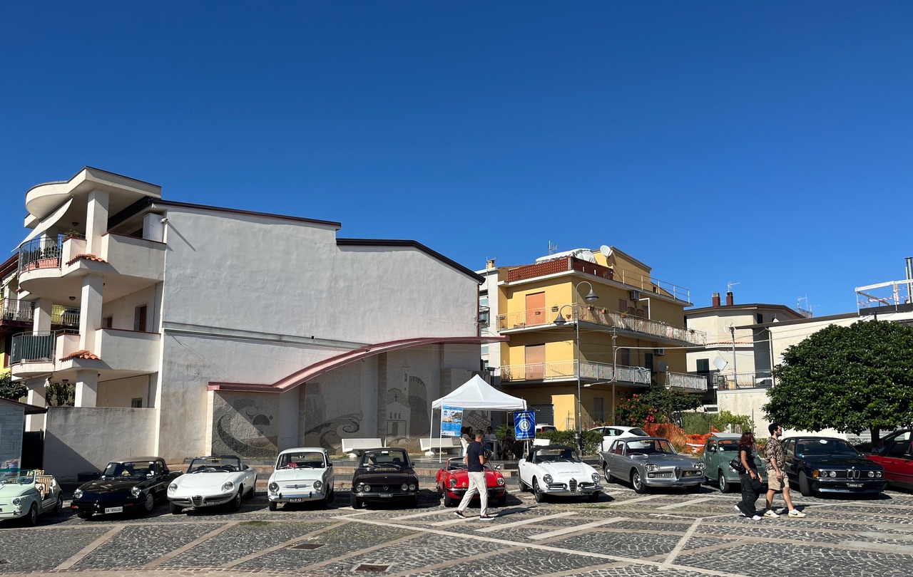 Auto storiche a Campora in Piazza San Francesco