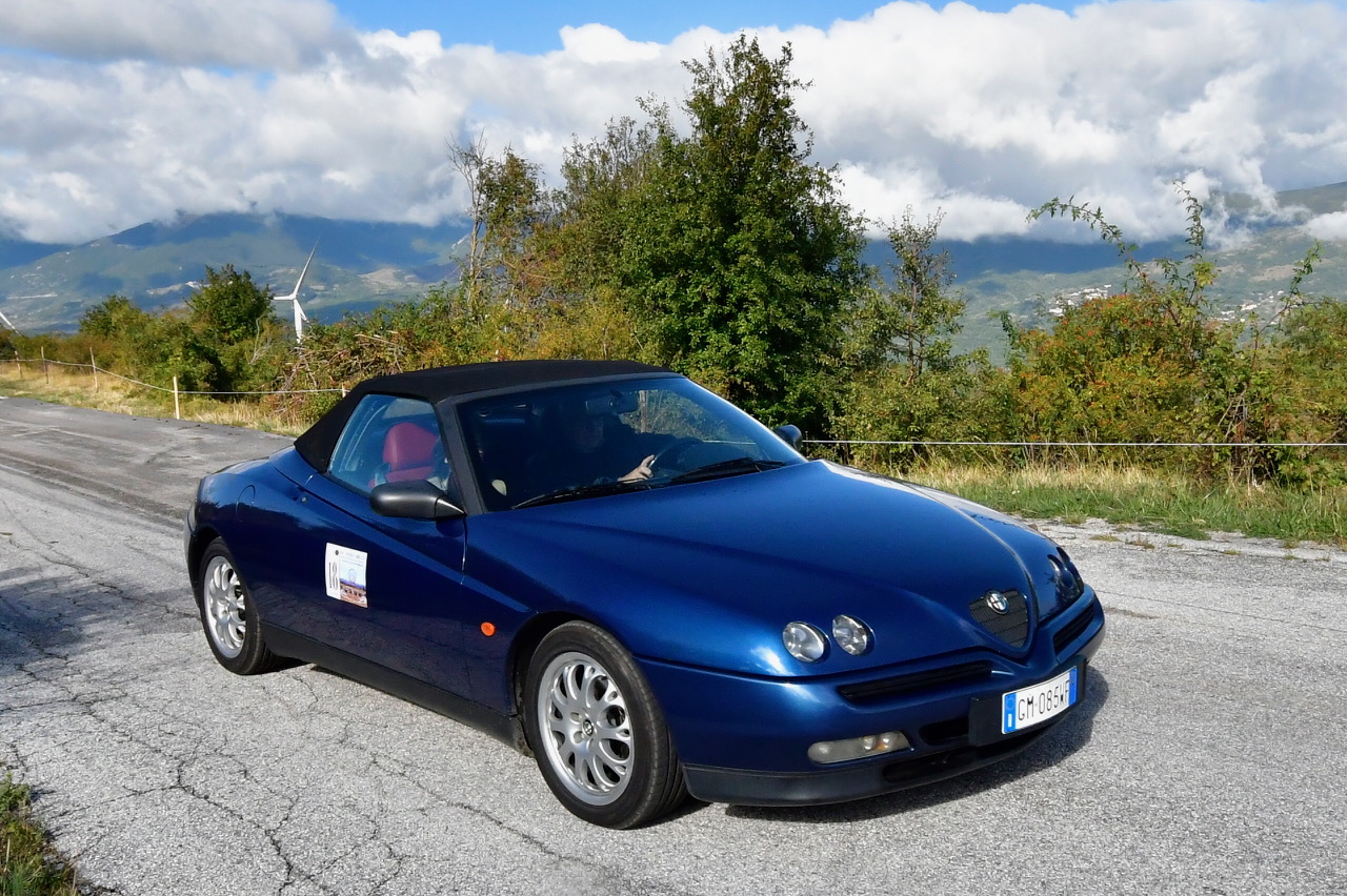 Alfa spider 3000 di Mimmo Paladino