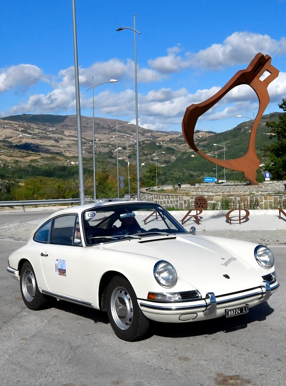 Michele Doronzo su Porsche 912 del 1966 ad Agnone